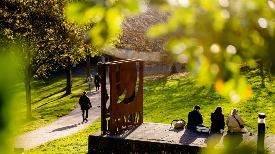 Neue Studierende auf dem Campus
