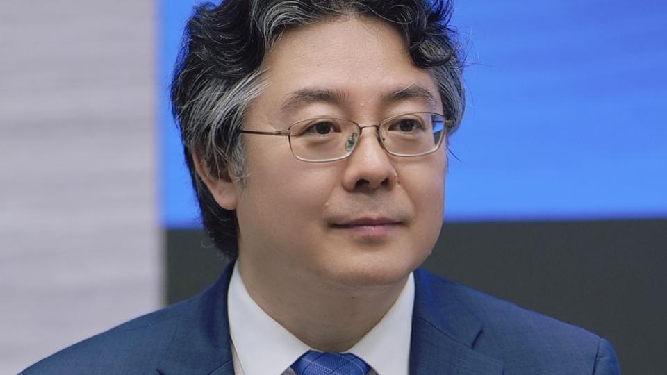 Prof. Qin